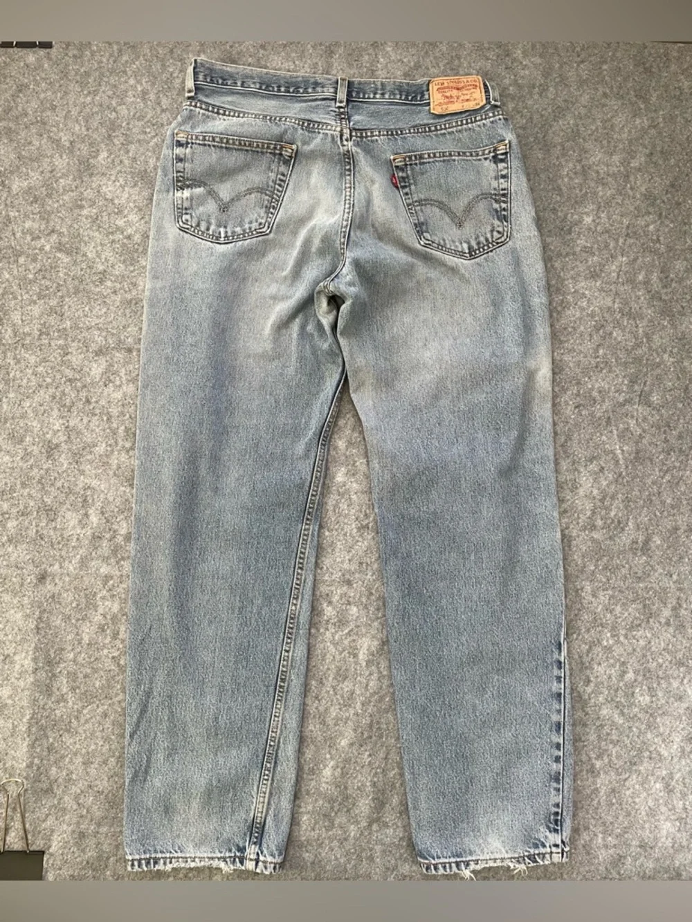 Levis 550 Relaxed Fit Jeans Mens 36x34 Blue Light Wash Distressed 100% Cotton - Picture 16 of 16
